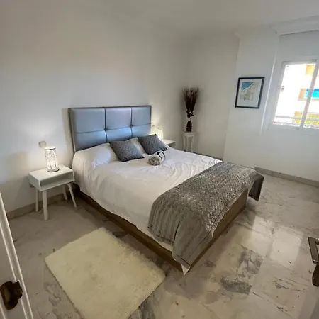 Apartament Heart Of Puerto Banus Newly Renavated Free Parking , Wifi ,pool,gym,padel Court Marbella
