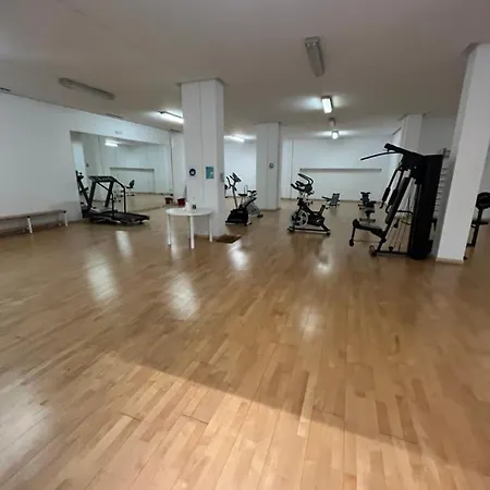 Apartament Heart Of Puerto Banus Newly Renavated Free Parking , Wifi ,pool,gym,padel Court
