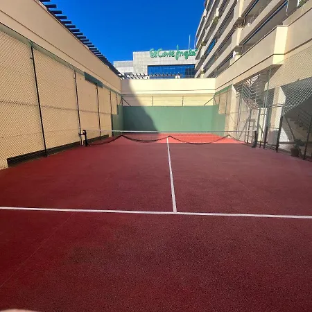Heart Of Puerto Banus Newly Renavated Free Parking , Wifi ,pool,gym,padel Court Апартаменты